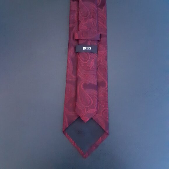 Hugo Boss Deep Red Paisley 100% Silk Tie - Picture 6 of 10